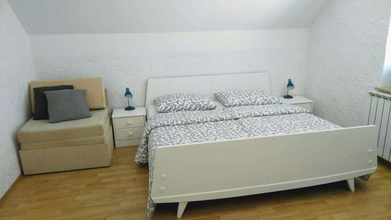 Guest House Kolic Dreznik Grad Exterior photo
