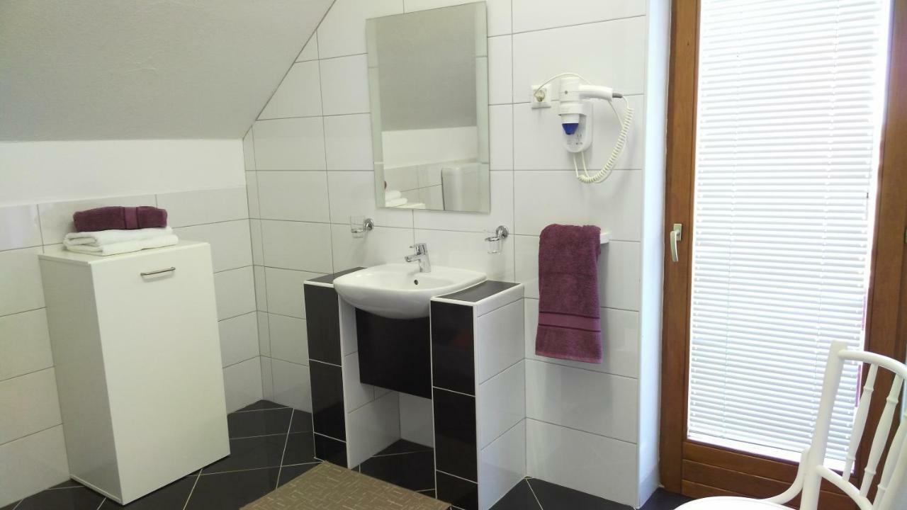 Guest House Kolic Dreznik Grad Exterior photo