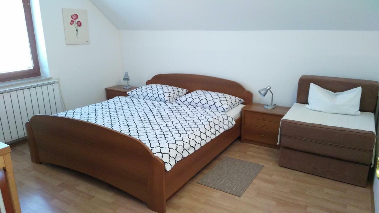 Guest House Kolic Dreznik Grad Exterior photo